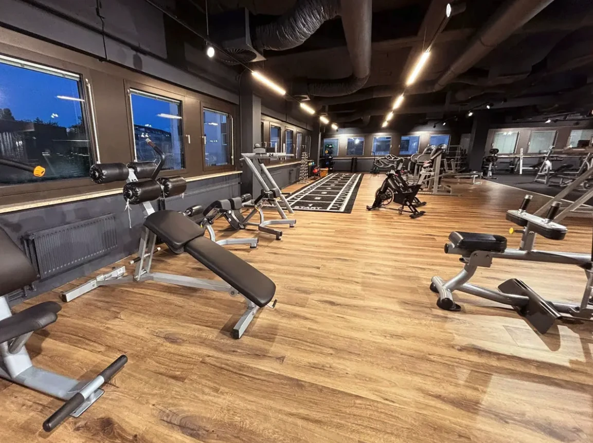 Trainingsbereich mit Rückenbank im LeFit